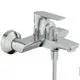 Chromene Badarmatur von Ideal Standard mit Einhebelmischer und Handbrause-Anschluss in schlichtem Design.